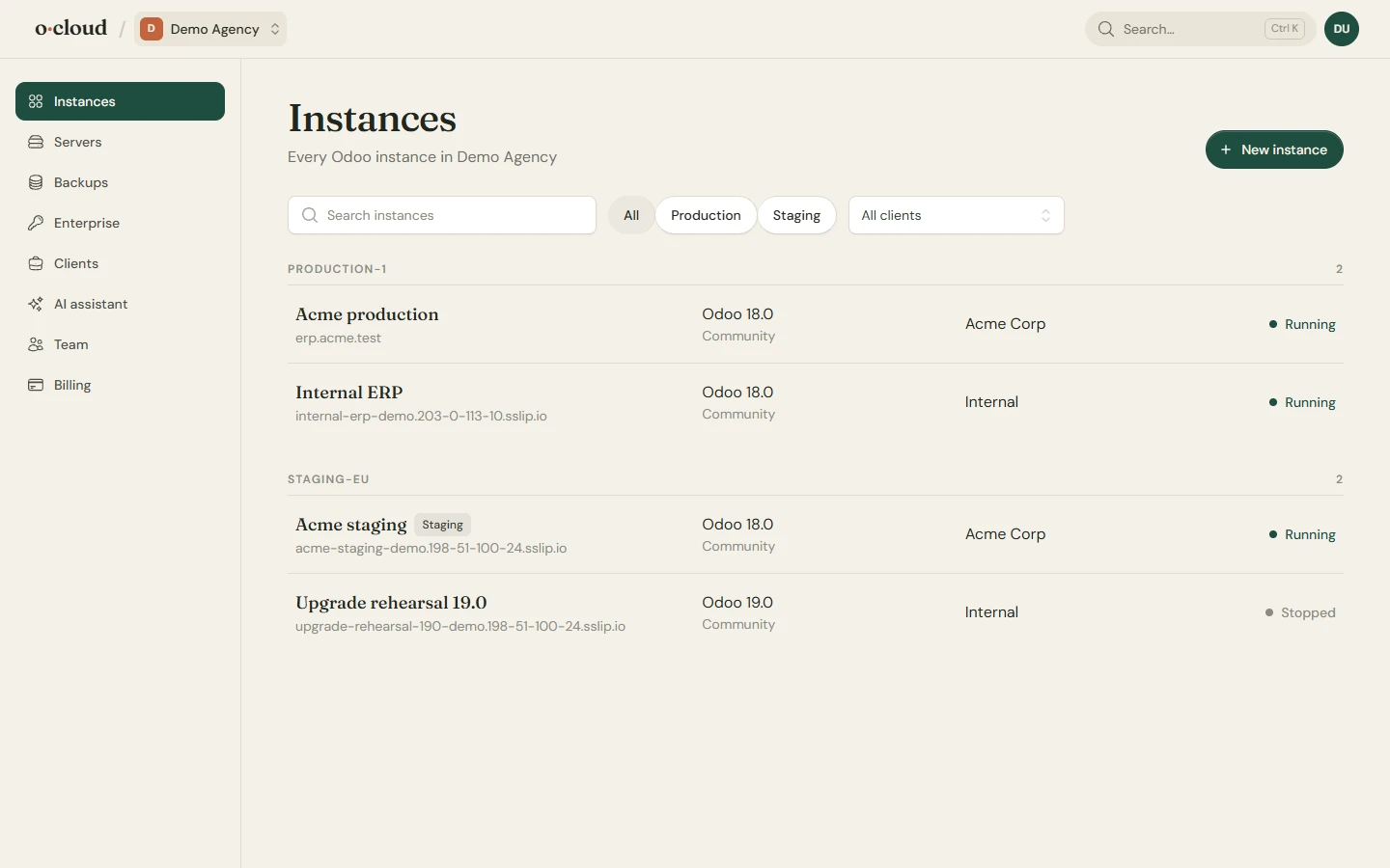 The instances page of oCloud: every Odoo of a team, grouped by server, with version, client and status